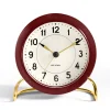 Arne Jacobsen Clocks Pöytäkellot^AJ Station viininpunainen pöytäkello, viininpunainen