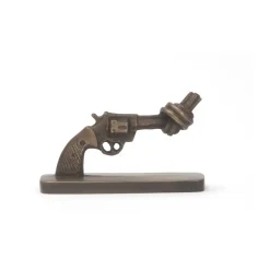 Non Violence Kodinsisustusta Ja Yksityiskohtia^Knotted Gun mini 7 cm, Matta pronssi