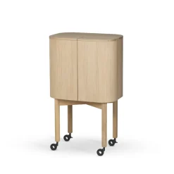 Northern Kaapit & Vitriinit^Loud baarikaappi pyörillä, Light oiled oak