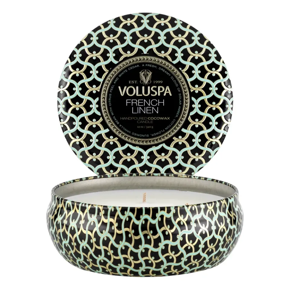 Voluspa Tuoksukynttilät & Tuoksutikut^Maison Noir 3-wick Tin tuoksukynttilä 40 tuntia, French Linen