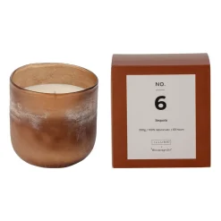 Illume x Bloomingville Tuoksukynttilät & Tuoksutikut^NO. 6 Sequoia -tuoksukynttilä, 390 g + Lahjarasia