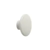 Muuto Koukut & Vaateripustimet|Lastenhuoneen Säilytys^The Dots -vaatekoukku off white, Ø 6,5 cm